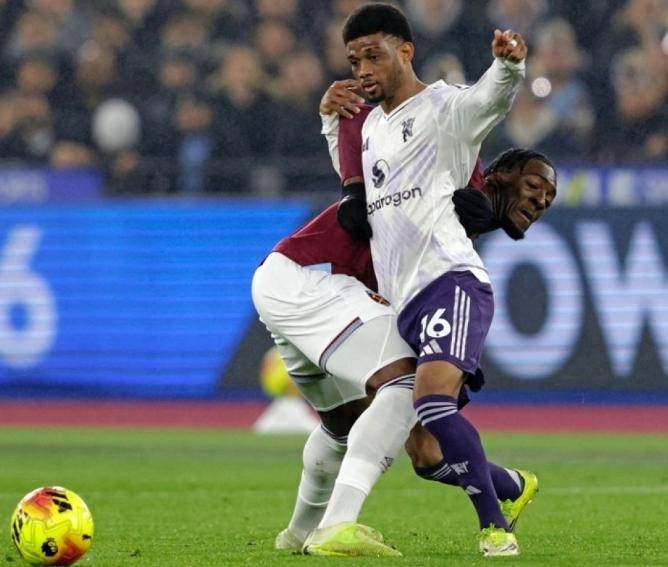 足坛一夜动态：切尔西痛失好局，曼联绝平保级球队，纽卡掀翻热刺